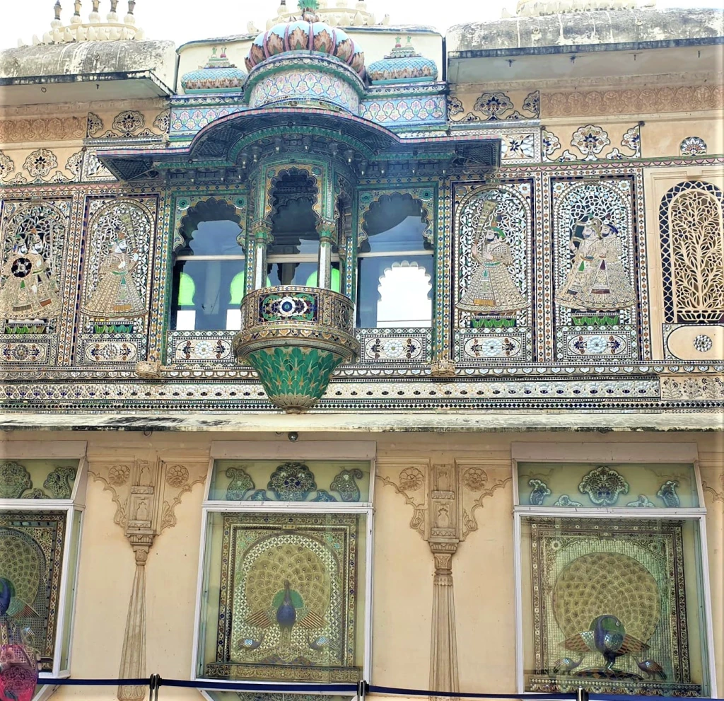 City Palace Udaipur in Hindi