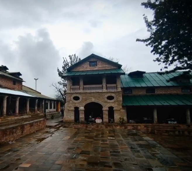 Malla Mahal Almora, Hindi