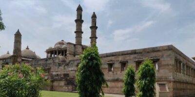 Champaner Kila Hindi